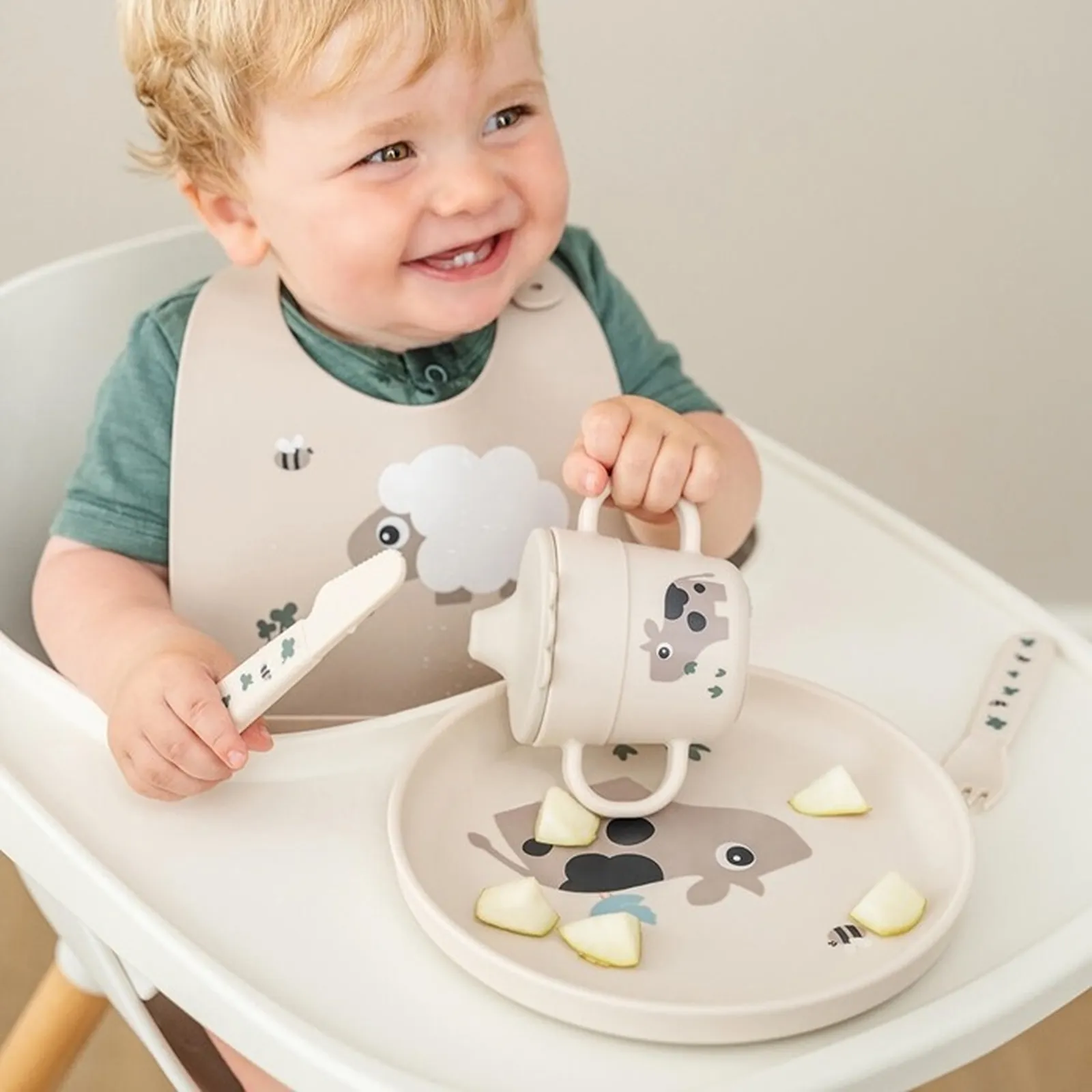 Done by Deer Foodie Happy Dots Kubek z Ustnikiem Blue 215ml 46eaa266-92fc-4bdb-9c7b-f003744008dc_p-done-by-deer-kubek-z-ustnikiem-foodie-happy-dots-green