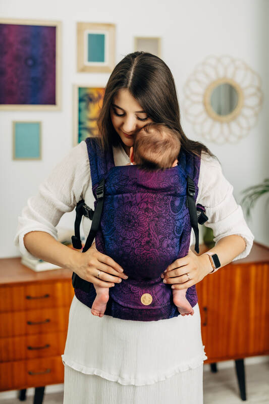 LennyLamb Nosidełko LennyLight z Tkaniny Żakardowej 100% Bawełna Dzikie Wino Bouquet 93932