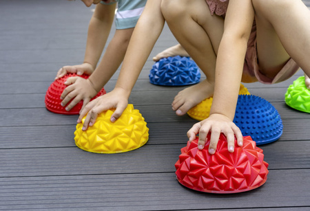 Tullo Półkula Sensoryczna Do Masażu - 2szt Czerwona i Zielona