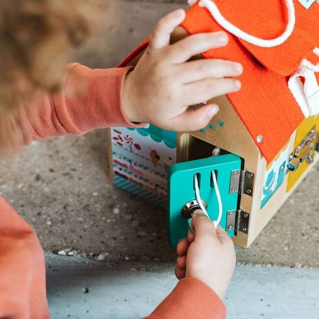 Lilliputiens Drewniany Domek Manipulacyjny Z Zamkami Lisek Włamywacz 3 Lata+