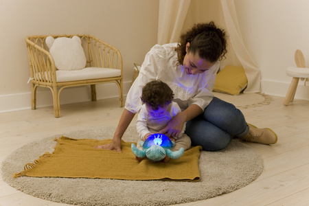 Cloud B Tranquil Turtle Aqua Lampka Nocna z Projekcją Świetlną Żółw Podwodny Niebieski