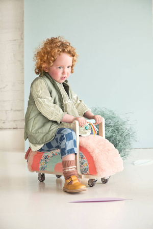 LILLIPUTIENS Drewniany jeździk 2 w 1 z miękkim siedziskiem i torebką Sarenka Stella 12 m+