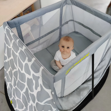 AeroMoov Instant Travel Cot Łóżeczko Turystyczne Giraph Sky