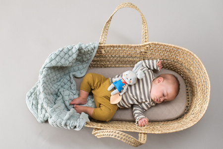Taf Toys Zawieszka Króliczek Rylee z Gryzakiem – Kolekcja Urban Garden