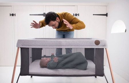 Maxi-Cosi Kompaktowe Łóżeczko Podróżne Iris 2w1  Essential Grey