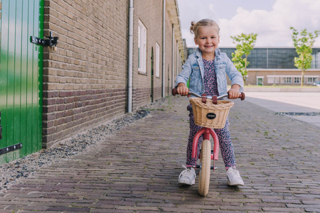 Trybike Pierwszy Rowerek Dziecięcy Biegowy Różowy