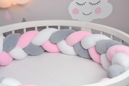 SenLove Ochraniacz do Łóżeczka Warkocz 360cm Szaro-Różowo-Biały