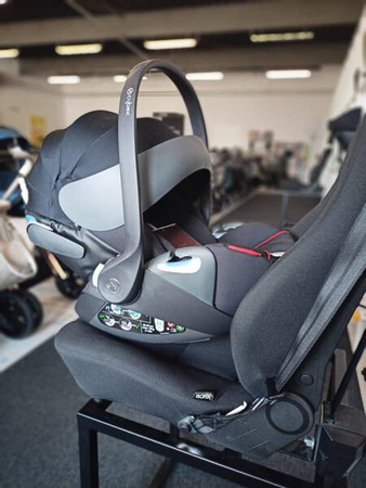 [OUTLET] Cybex Cloud Z I-Size Fotelik Samochodowy 0-13 kg  Victory Black - Ferrari
