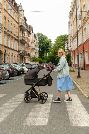Roan Ivi 2.0 Vintage Wózek Głęboko-Spacerowy Lobster + Cybex Aton B2 i-Size Fotelik Samochodowy 0-13kg + Baza One Volcano Black