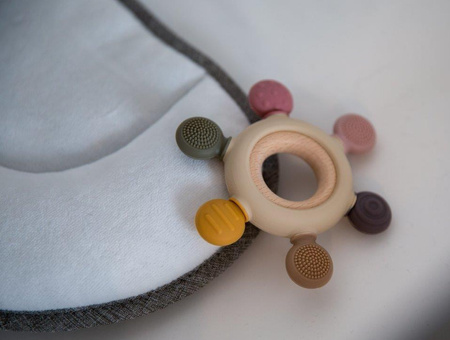 Bo Jungle Silikonowy gryzak pierścień multisensoryczny