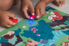 Janod Świecące puzzle z mini-lampką UV Las 24 elementy 3+