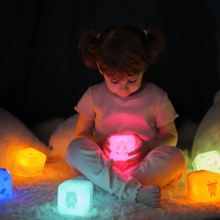 Cloud B Cube B Przenośna Lampka Nocna – Świecąca Kostka - Jednorożec Lily