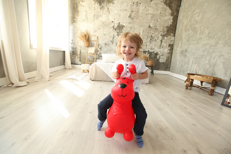 Training2s Zabawka Edukacyjna - Gumowy Skoczek Piesek