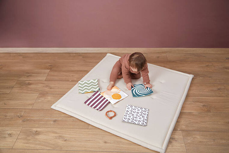 Kaloo Karty sensoryczne miękkie dwustronne 5 szt. Kotki Stimuli