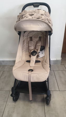 [OUTLET] Cybex Coya Wózek Spacerowy Simply Flowers Nude Beige 2023