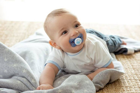Chicco PhysioForma Light Smoczek Uspokajający Silikonowy Lumi 2szt. 2-6m 
