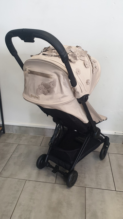 [OUTLET] Cybex Coya Wózek Spacerowy Simply Flowers Nude Beige 2023