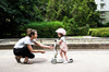 Scootandride Highwaykick 1 Jeździk i Hulajnoga 2w1 1-5 lat + Zestaw Ochraniaczy dla Dzieci XXS Ash
