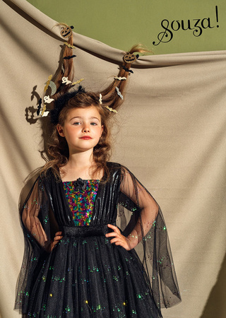 Souza! Kostium sukienka tiulowa z cekinami i lampkami LED czarownica Agatha 3-4 lata
