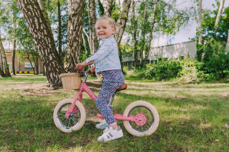 Trybike Pierwszy Rowerek Trójkołowy Dziecięcy Biegowy 2w1 Matowy Różowy