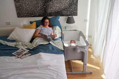 Chicco Next2Me Magic New 2023 Łóżeczko Dostawne Dla Dzieci Cool Grey