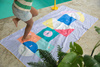 QUUT Dwustronny ręcznik plażowy PlayTowels L (180 x 100cm) Hopscotch