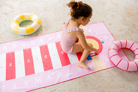 QUUT Dwustronny ręcznik plażowy PlayTowels L (180 x 100cm) Lighthouse Cherry