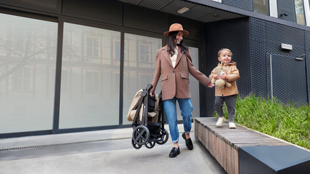 Kinderkraft Newly Wózek Wielofunkcyjny 3w1 Wózek Głęboko-Spacerowy + Fotelik Classic Black 