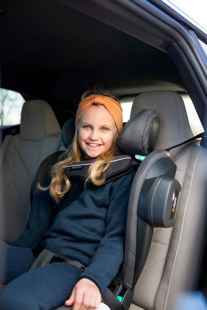 Besafe Izi Flex Fix 2 Fotelik Samochodowy 15-36 kg Ciemny Piaskowy Soft Breeze