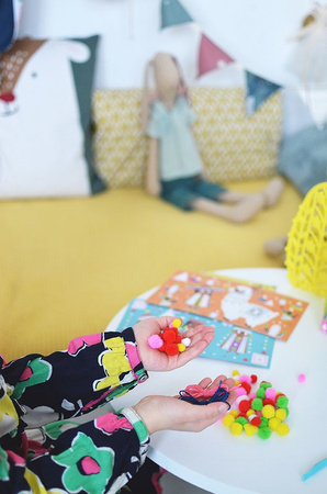 Janod Zestaw artystyczny Pompony Lamy 4+