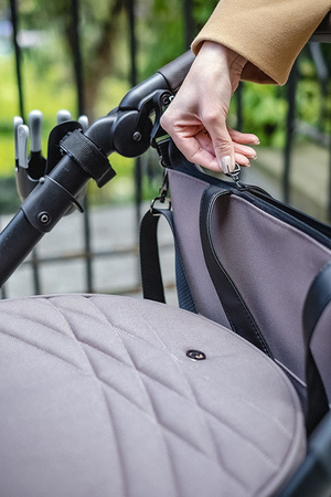 Roan Ivi 2.0 Vintage Wózek Głęboko-Spacerowy Lobster + Cybex Aton B2 i-Size Fotelik Samochodowy 0-13kg + Baza One Volcano Black