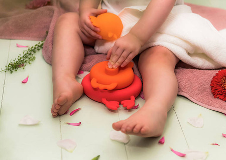 Lilliputiens Silikonowa piramida do kąpieli Kokoszka Paulette 12 m+