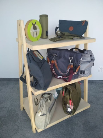 POS marketing LASSIG - Regał drewniany wolnostojący niski, wys. 118 cm, szer. 85 cm, gł. 60 cm.