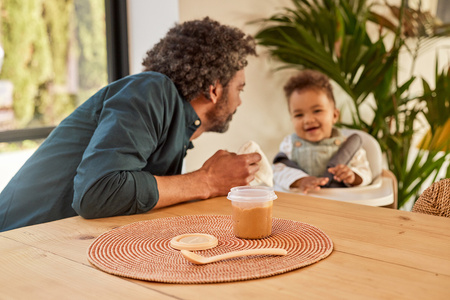 Miniland Pojemniki Na Żywność Hermetycznie Zamykane z Łyżeczkami Valencia 12x250 ml