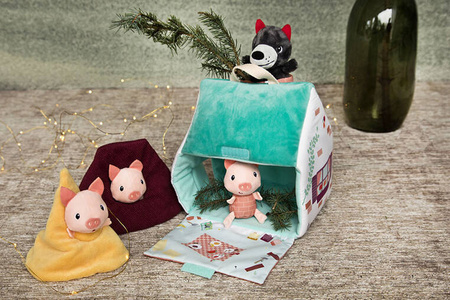 LILLIPUTIENS Zestaw 3 domków dla świnek i wilka 18 m+