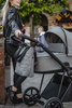 Roan Ivi 2.0 Vintage Wózek Głęboko-Spacerowy Lobster + Cybex Aton B2 i-Size Fotelik Samochodowy 0-13kg + Baza One Volcano Black