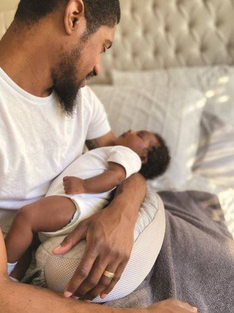 Chicco Boppy Comfyhug Nosidełko Silver Green