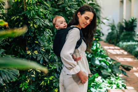 LennyLamb Nosidło Klamrowe Onbuhimo Pro Z Tkaniny Żakardowej (59% Bawełna, 41% Wełna Merino), Rozmiar Standard - Pawi Ogon - Pitch Black