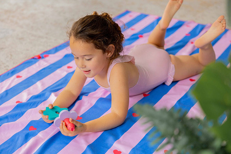 QUUT Dwustronny ręcznik plażowy PlayTowels L (180 x 100cm) Lighthouse Cherry