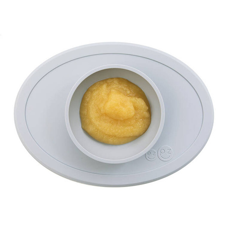 EZPZ Komplet pierwszych naczyń silikonowych First Foods Set pastelowa szarość + kubeczek Tiny Cup pastelowa szarość GRATIS