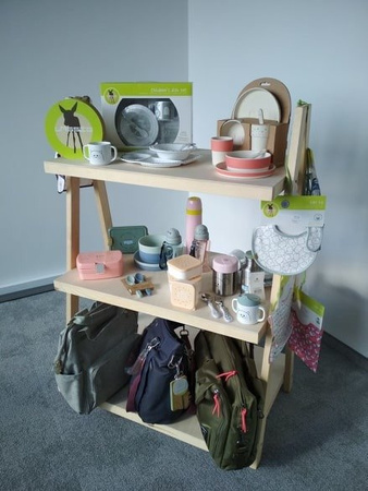 POS marketing LASSIG - Regał drewniany wolnostojący niski, wys. 118 cm, szer. 85 cm, gł. 60 cm.