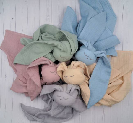 Baby in World Pielucha Muślinowa Hug Me Bunny  Niebieski