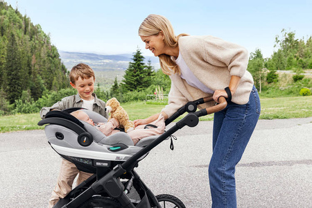 BeSafe Beyond Go Fotelik Samochodowy 0-18 kg + Baza Antracyt Mesh