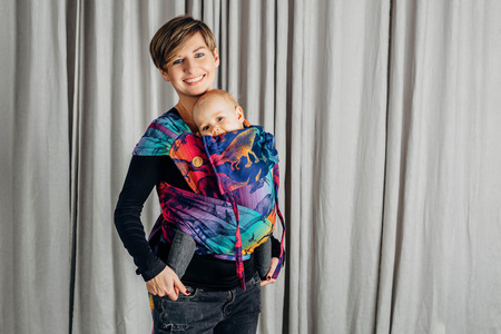 LennyLamb Nosidełko Dla Dzieci Wrap-Tai Mini, Bawełna, Splot Żakardowy, Z Kapturkiem - Park Jurajski - Nowa Era
