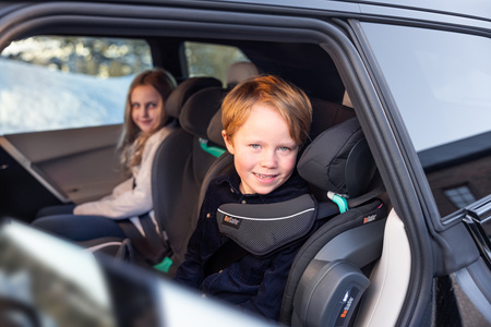 Besafe Izi Flex Fix 2 Fotelik Samochodowy 15-36 kg Ciemny Piaskowy Soft Breeze