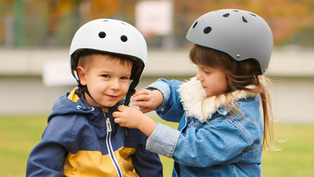 Kinderkraft Safety Kask z Naklejkami Grey