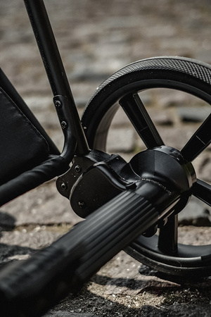 Roan Ivi 2.0 Vintage Wózek Głęboko-Spacerowy Lobster + Cybex Aton B2 i-Size Fotelik Samochodowy 0-13kg + Baza One Volcano Black