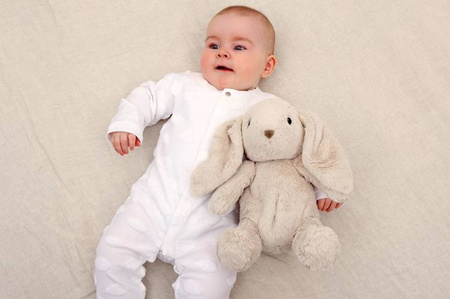 Cloud B Szumiący Królik z Czujnikiem Ruchu i Pozytywką Billy Bunny