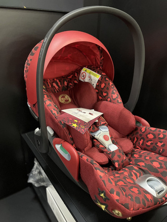 [OUTLET] Cybex Cloud Z2 i-Size Fotelik Samochodowy 0-13 kg Rockstar Rosenrot Red by Alec Voelkel