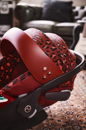 [OUTLET] Cybex Cloud Z2 i-Size Fotelik Samochodowy 0-13 kg Rockstar Rosenrot Red by Alec Voelkel